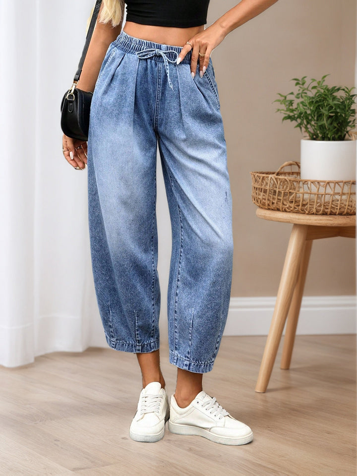 Effortless Relaxed Light Blue Barrel Jeans for Women with High Waist Cinched Ankle