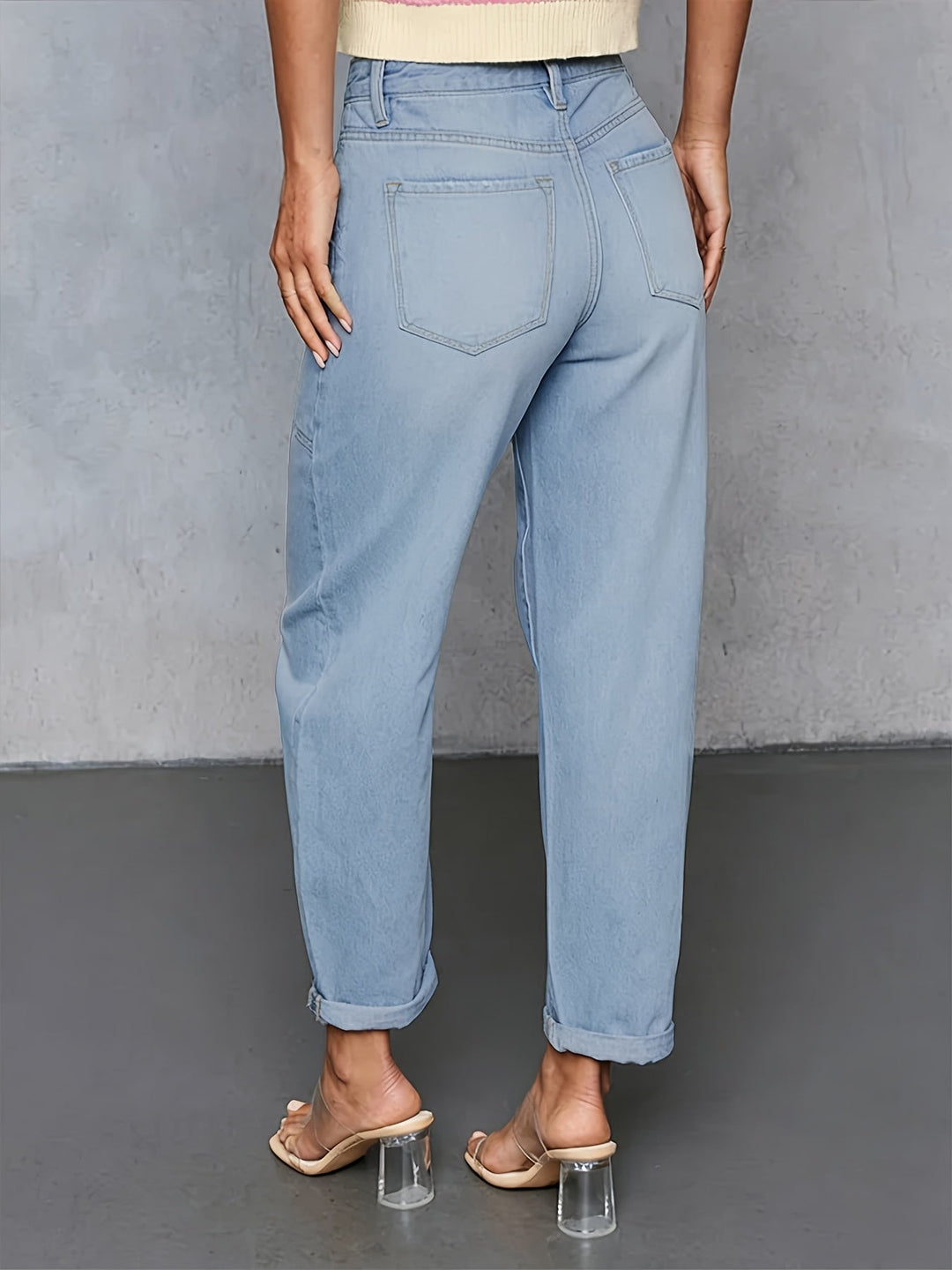 Effortless Relaxed Light Blue Barrel Jeans for Women with High Waist Cuffed Hem