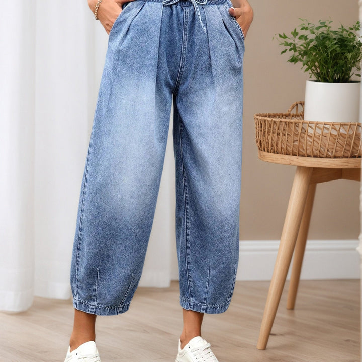 Effortless Relaxed Light Blue Barrel Jeans for Women with High Waist Cinched Ankle