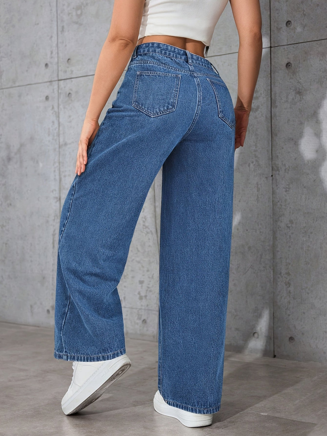 Relaxed Blue Wide Leg Jeans for Women with High Waist Flowing Loose Fit Denim Style