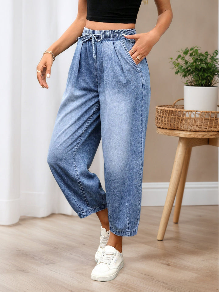 Effortless Relaxed Light Blue Barrel Jeans for Women with High Waist Cinched Ankle