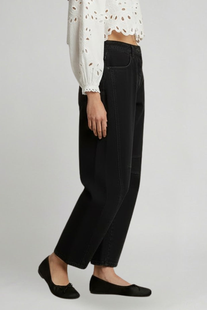 Effortless Black Jeans for Women with High Waist Relaxed Barrel Leg Tapered Style