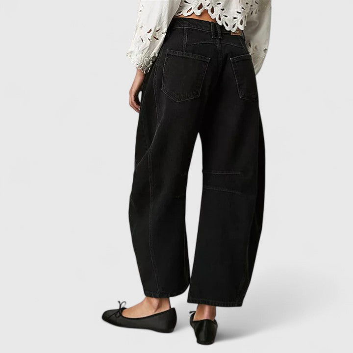 Effortless Black Jeans for Women with High Waist Relaxed Barrel Leg Curved Style