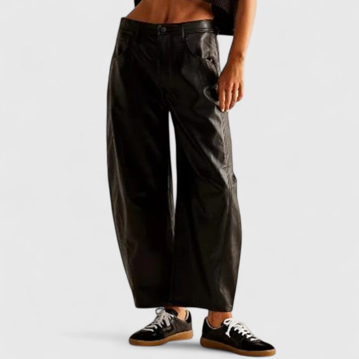 Effortless Black Jeans for Women with High Waist Relaxed Barrel Leg Curved Style